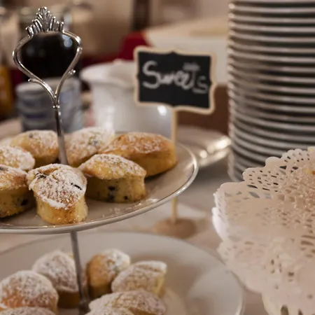 Anticos Palathos מלון אורוסיי