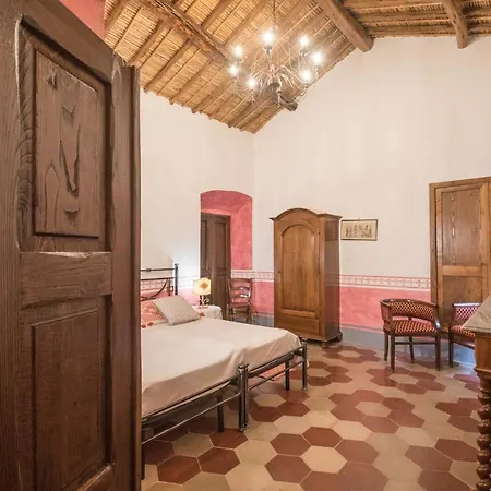 Anticos Palathos מלון אורוסיי