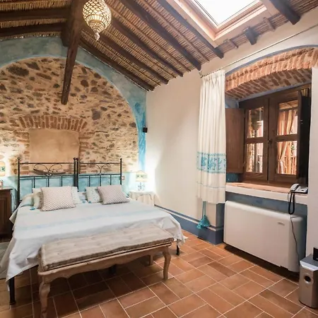 Anticos Palathos מלון אורוסיי